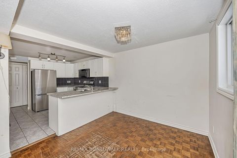 Photo 6 at 67 - 392 Garden Glen Private, Nepean (Meadowlands/Crestview), Ottawa