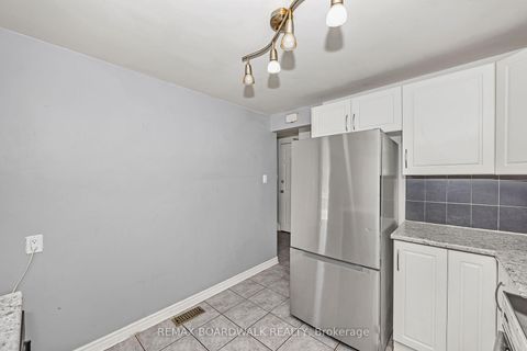 Photo 11 at 67 - 392 Garden Glen Private, Nepean (Meadowlands/Crestview), Ottawa