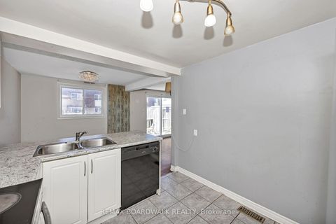 Photo 12 at 67 - 392 Garden Glen Private, Nepean (Meadowlands/Crestview), Ottawa