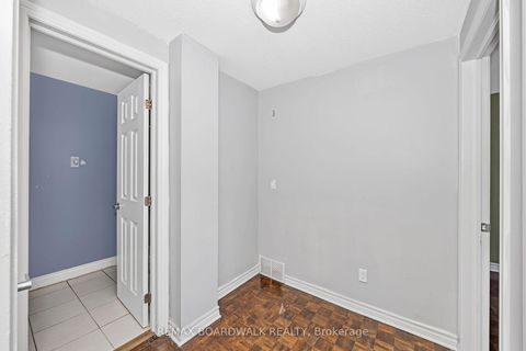 Photo 15 at 67 - 392 Garden Glen Private, Nepean (Meadowlands/Crestview), Ottawa
