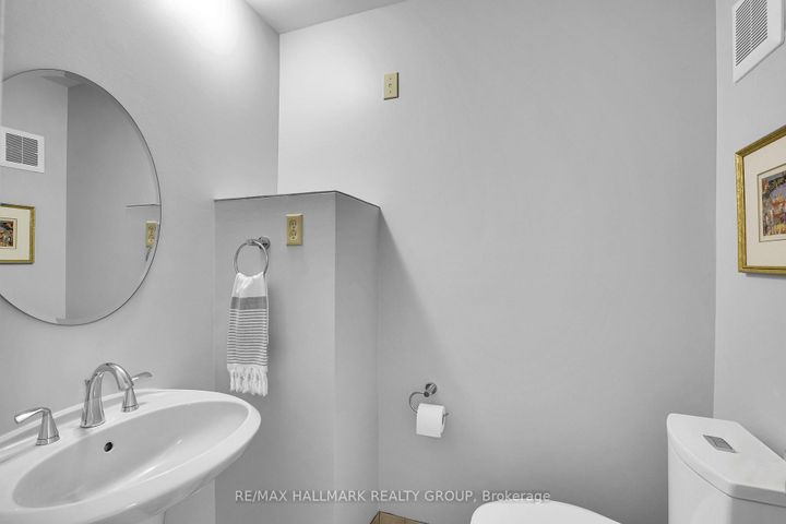 Photo 3 at 39 Biscayne Crescent, Nepean (Borden Farm/Stewart Farm/Carleton Heights/Parkwood Hills), Ottawa
