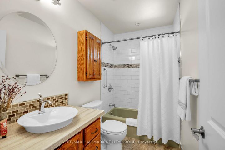 Photo 15 at 39 Biscayne Crescent, Nepean (Borden Farm/Stewart Farm/Carleton Heights/Parkwood Hills), Ottawa