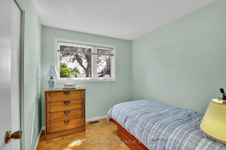 Photo 18 at 39 Biscayne Crescent, Nepean (Borden Farm/Stewart Farm/Carleton Heights/Parkwood Hills), Ottawa