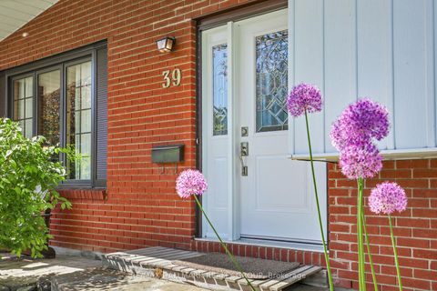 Photo 1 at 39 Biscayne Crescent, Nepean (Borden Farm/Stewart Farm/Carleton Heights/Parkwood Hills), Ottawa