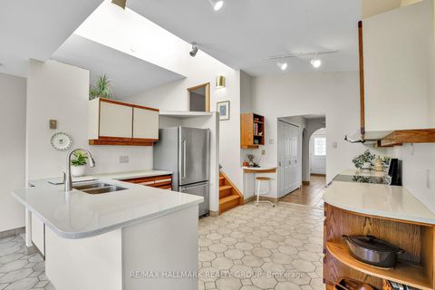 Photo 9 at 39 Biscayne Crescent, Nepean (Borden Farm/Stewart Farm/Carleton Heights/Parkwood Hills), Ottawa