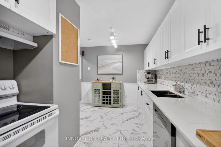 Photo 12 at 4 Bridgewater Terrace, Nepean (Cedargrove/Fraserdale), Ottawa