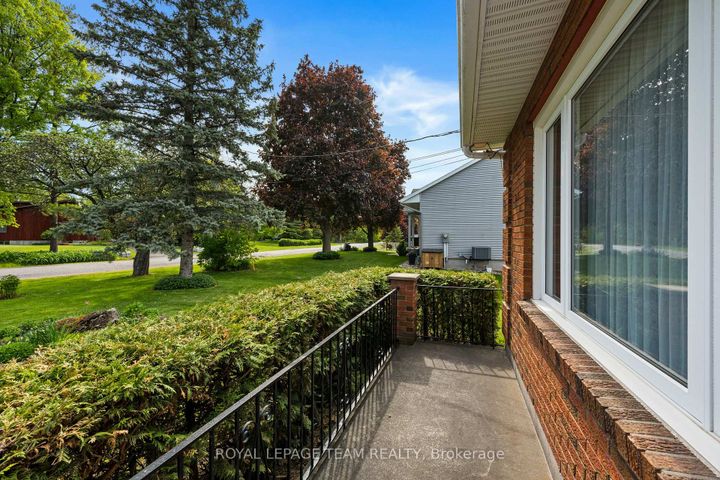 Photo 3 at 44 Steeple Hill Crescent, Nepean (Fallowfield), Ottawa