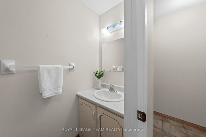 Photo 19 at 44 Steeple Hill Crescent, Nepean (Fallowfield), Ottawa