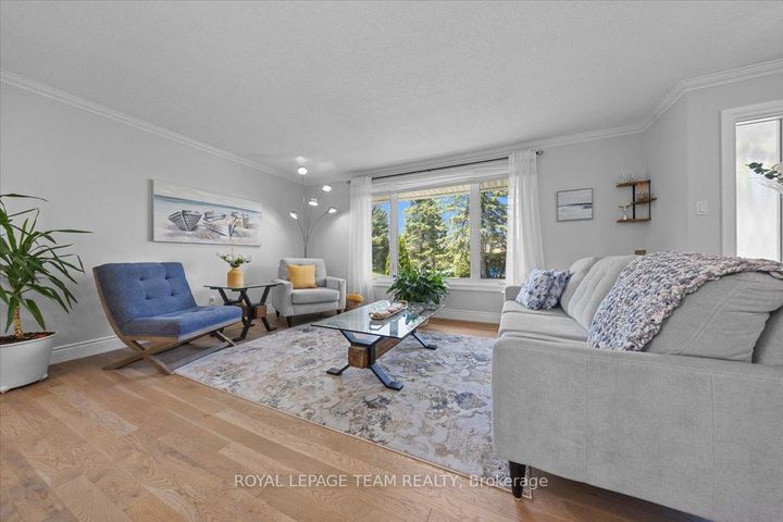 Photo 4 at 2 Lavina Crescent, Nepean (Leslie Park), Ottawa