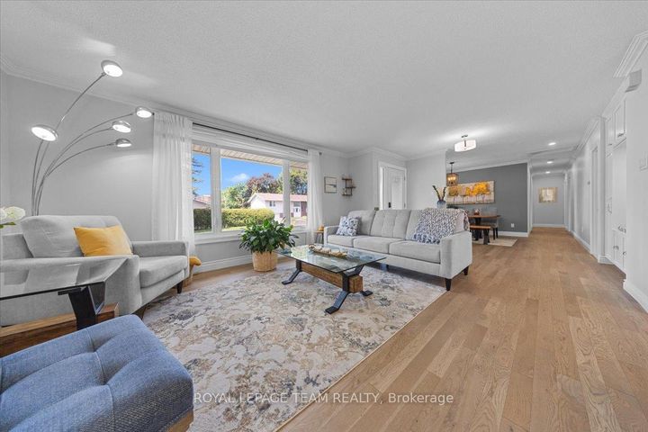 Photo 5 at 2 Lavina Crescent, Nepean (Leslie Park), Ottawa