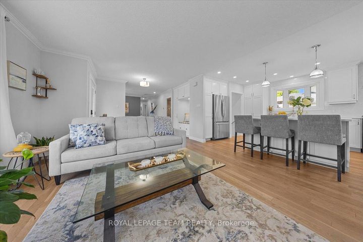 Photo 6 at 2 Lavina Crescent, Nepean (Leslie Park), Ottawa