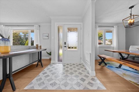 Photo 3 at 2 Lavina Crescent, Nepean (Leslie Park), Ottawa