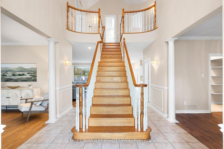 Photo 1 at 5 Cassone Court, Nepean (Pineglen), Ottawa
