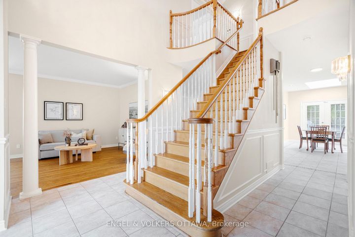 Photo 3 at 5 Cassone Court, Nepean (Pineglen), Ottawa