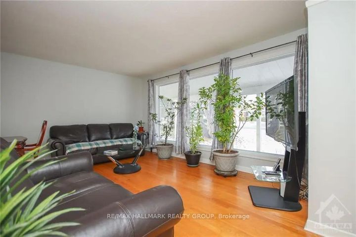 Photo 5 at 45 Hilliard Avenue, Nepean (City View/Skyline/Fisher Heights/Parkwood Hills), Ottawa