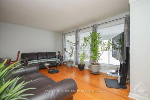 Photo 5 at 45 Hilliard Avenue, Nepean (City View/Skyline/Fisher Heights/Parkwood Hills), Ottawa