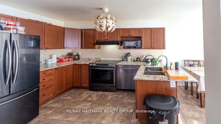Photo 1 at 39 Chesapeake Crescent, Nepean (Cedargrove/Fraserdale), Ottawa