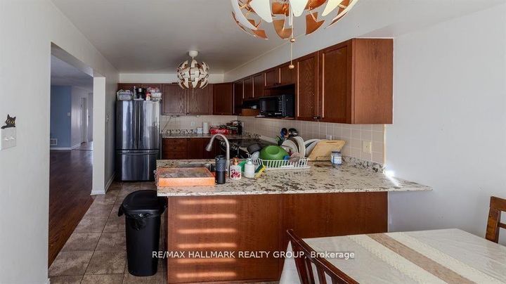 Photo 4 at 39 Chesapeake Crescent, Nepean (Cedargrove/Fraserdale), Ottawa