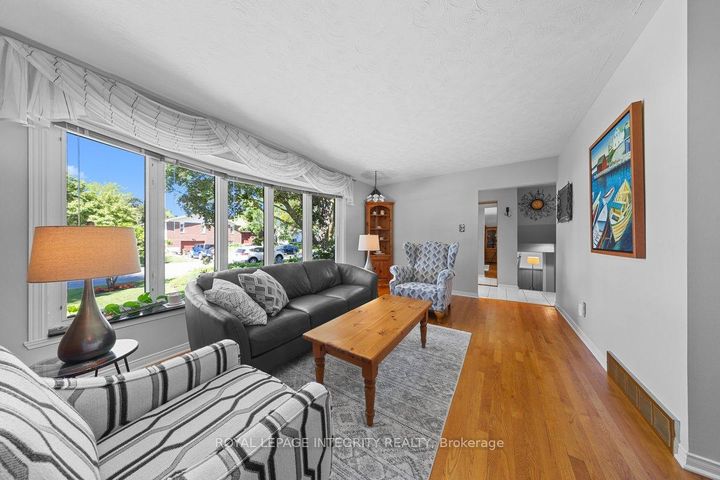 Photo 3 at 30 Biscayne Crescent, Nepean (Borden Farm/Stewart Farm/Carleton Heights/Parkwood Hills), Ottawa