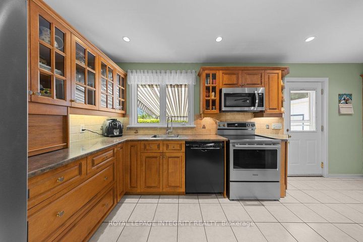Photo 11 at 30 Biscayne Crescent, Nepean (Borden Farm/Stewart Farm/Carleton Heights/Parkwood Hills), Ottawa