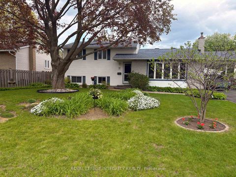 Photo 1 at 30 Biscayne Crescent, Nepean (Borden Farm/Stewart Farm/Carleton Heights/Parkwood Hills), Ottawa