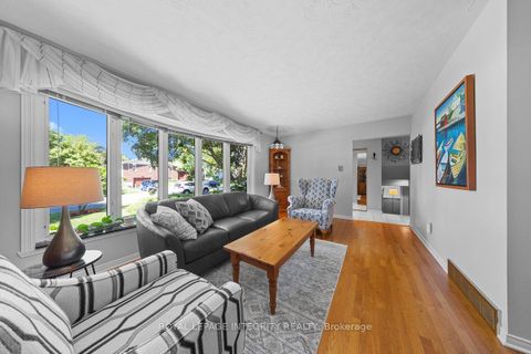 Photo 3 at 30 Biscayne Crescent, Nepean (Borden Farm/Stewart Farm/Carleton Heights/Parkwood Hills), Ottawa