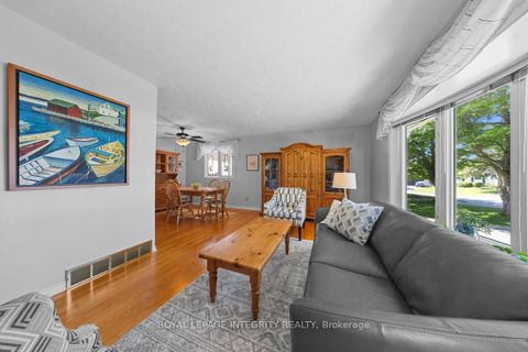 Photo 4 at 30 Biscayne Crescent, Nepean (Borden Farm/Stewart Farm/Carleton Heights/Parkwood Hills), Ottawa