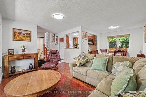 Photo 4 at 2736 Stone Crescent, Nepean (Redwood Park), Ottawa
