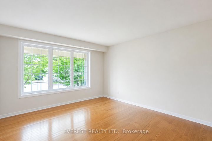 Photo 7 at 153 Cresthaven Drive, Nepean (Barrhaven East), Ottawa