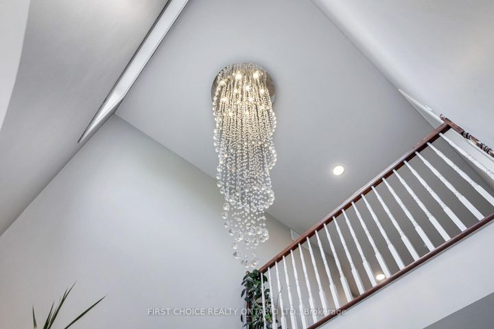 Photo 4 at 38 Withrow Avenue, Nepean (Meadowlands/St. Claire Gardens), Ottawa