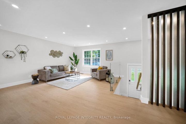 Photo 5 at 53 Overlake Drive, Nepean (Borden Farm/Stewart Farm/Carleton Heights/Parkwood Hills), Ottawa
