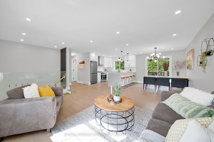 Photo 6 at 53 Overlake Drive, Nepean (Borden Farm/Stewart Farm/Carleton Heights/Parkwood Hills), Ottawa