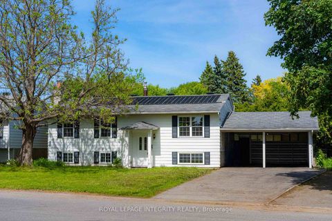 Photo 2 at 53 Overlake Drive, Nepean (Borden Farm/Stewart Farm/Carleton Heights/Parkwood Hills), Ottawa
