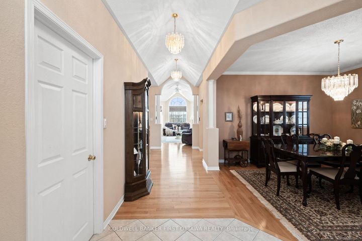 Photo 7 at 19 Fencerow Way, Nepean (Stonebridge), Ottawa