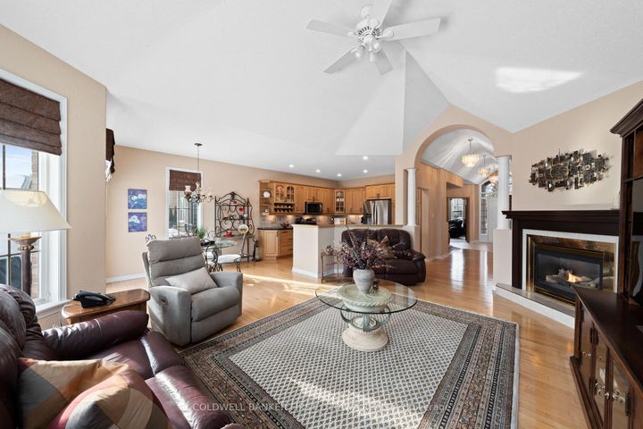 Photo 11 at 19 Fencerow Way, Nepean (Stonebridge), Ottawa