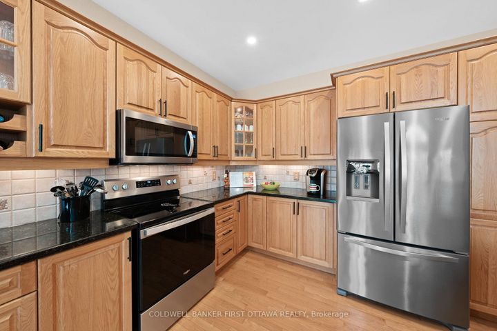 Photo 17 at 19 Fencerow Way, Nepean (Stonebridge), Ottawa