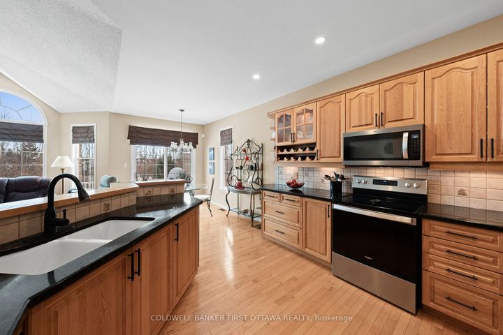 Photo 18 at 19 Fencerow Way, Nepean (Stonebridge), Ottawa