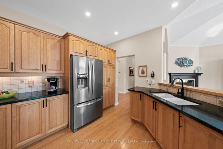 Photo 20 at 19 Fencerow Way, Nepean (Stonebridge), Ottawa