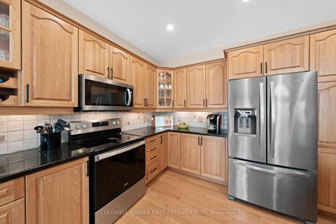 Photo 17 at 19 Fencerow Way, Nepean (Stonebridge), Ottawa