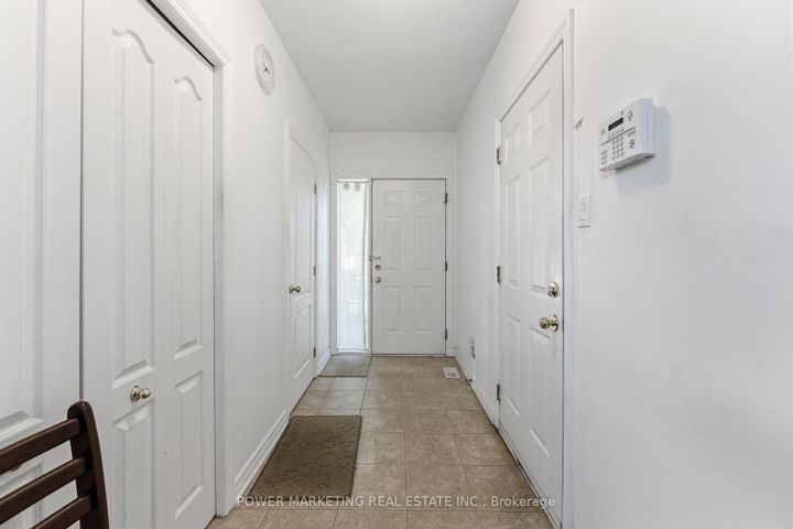 Photo 2 at 37 Cresthaven Drive, Nepean (Barrhaven East), Ottawa