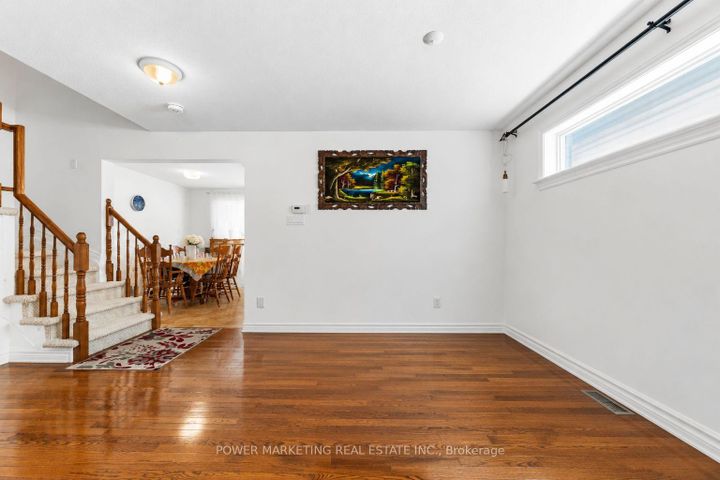 Photo 3 at 37 Cresthaven Drive, Nepean (Barrhaven East), Ottawa