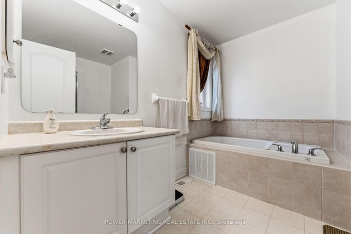Photo 9 at 37 Cresthaven Drive, Nepean (Barrhaven East), Ottawa
