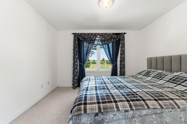 Photo 12 at 37 Cresthaven Drive, Nepean (Barrhaven East), Ottawa