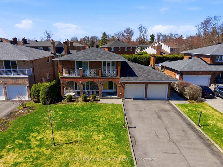 Photo 1 at 10 Parmalea Crescent, Nepean (Pineglen/Country Place), Ottawa