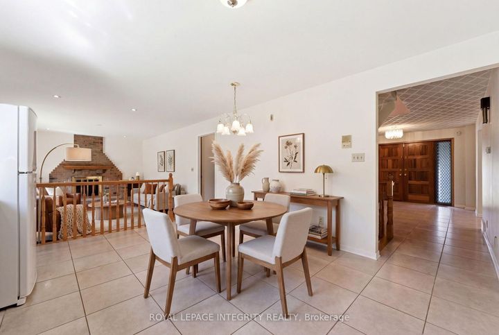 Photo 9 at 10 Parmalea Crescent, Nepean (Pineglen/Country Place), Ottawa