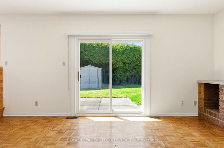 Photo 12 at 10 Parmalea Crescent, Nepean (Pineglen/Country Place), Ottawa