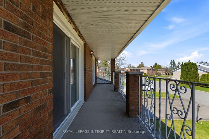 Photo 16 at 10 Parmalea Crescent, Nepean (Pineglen/Country Place), Ottawa