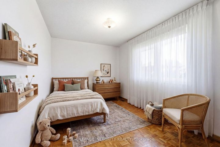 Photo 18 at 10 Parmalea Crescent, Nepean (Pineglen/Country Place), Ottawa