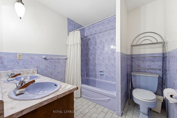 Photo 19 at 10 Parmalea Crescent, Nepean (Pineglen/Country Place), Ottawa