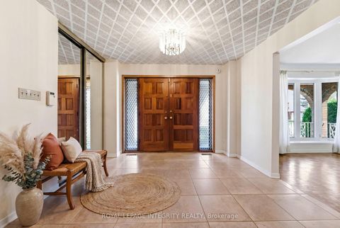 Photo 3 at 10 Parmalea Crescent, Nepean (Pineglen/Country Place), Ottawa